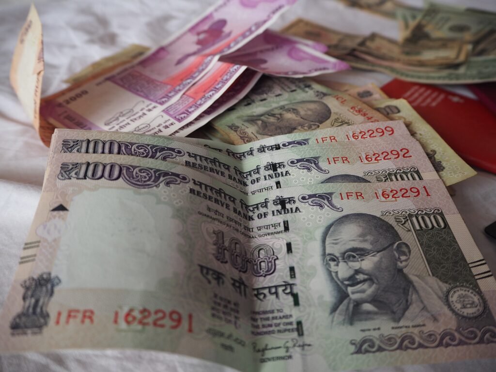 Indian 100 and 2,000 rupee banknotes
